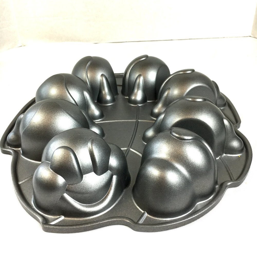 NORDIC WARE Caterpillar 8 Section Cakelet  Pan EUC